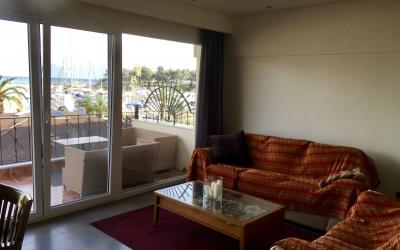 Lovely sea front apartment 